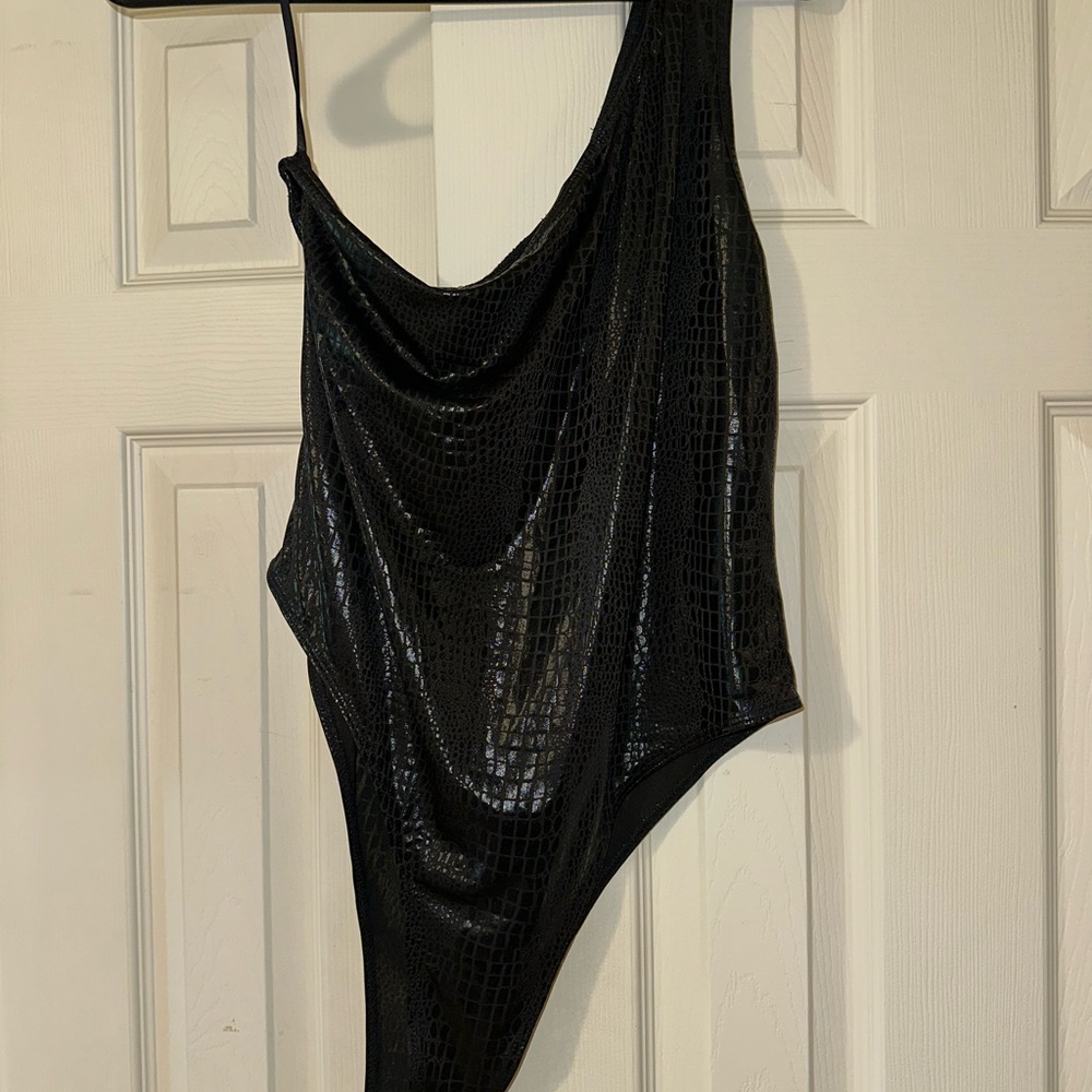 Black One-Shoulder Bodysuit